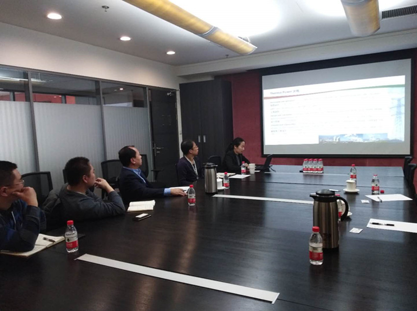 Foreign customers come to our company for product examinati